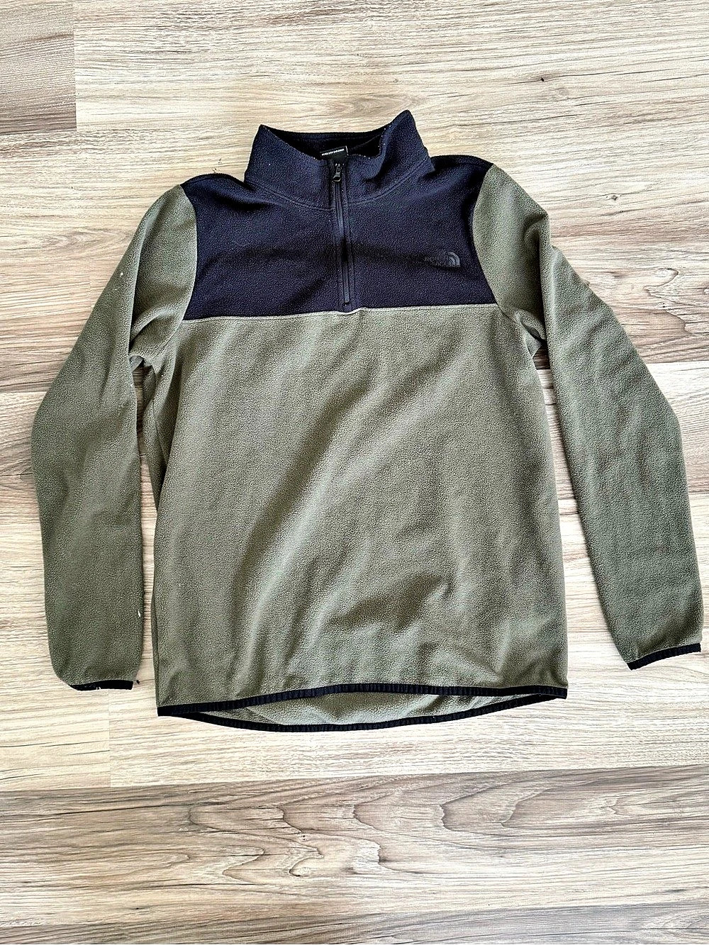 The North Face Women's New Taupe Green/ TNF Black Glacier 1/4-Zip Fleece